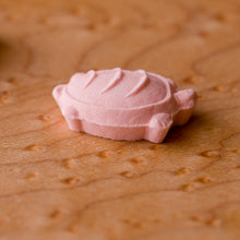 画像をギャラリービューアに読み込む, 【お正月 別誂え】 木箱48個入り 鶴ト亀（つるとかめ）
