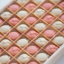 画像をギャラリービューアに読み込む, 【お正月 別誂え】 木箱48個入り 鶴ト亀（つるとかめ）
