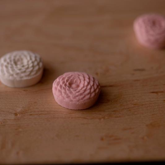 和三盆糖を使ったお干菓子 – 鍵善良房オンラインショップ