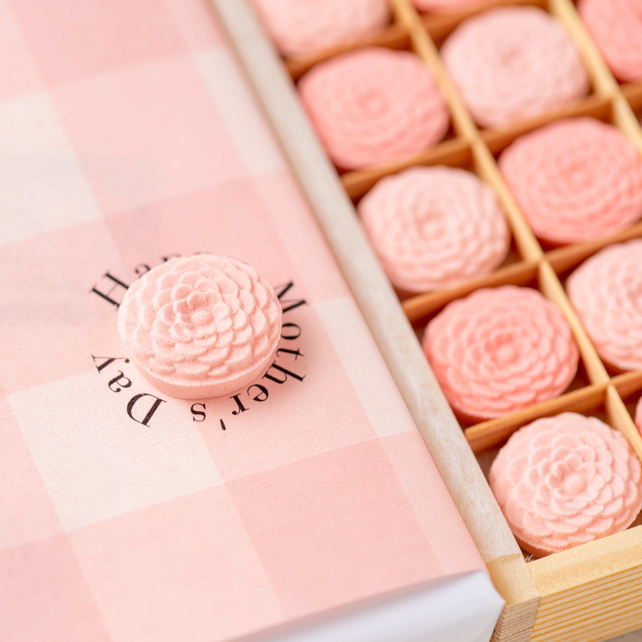 和三盆糖を使ったお干菓子 – 鍵善良房オンラインショップ